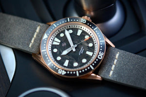 Signum Cero Bronze Forged Carbon dial infused with Lume